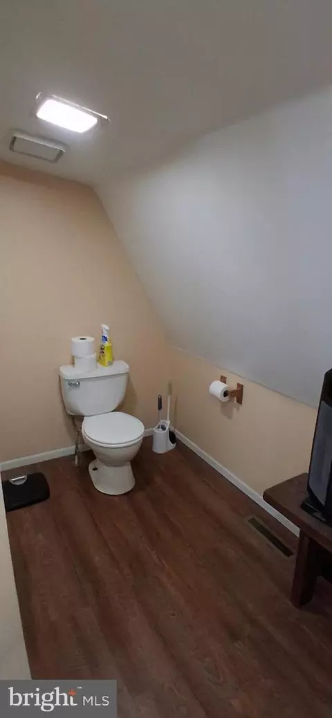 Bath - 215 N Spring St, Everett, PA 15537 photo 7 of 9