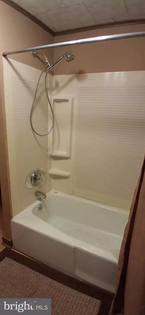 Bath - 215 N Spring St, Everett, PA 15537 photo 5 of 9