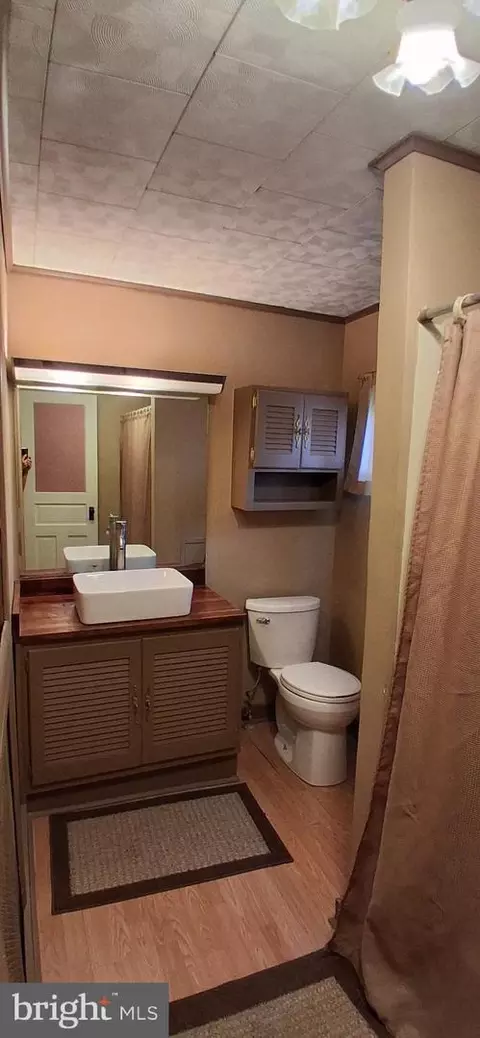 Bath - 215 N Spring St, Everett, PA 15537 photo 6 of 9