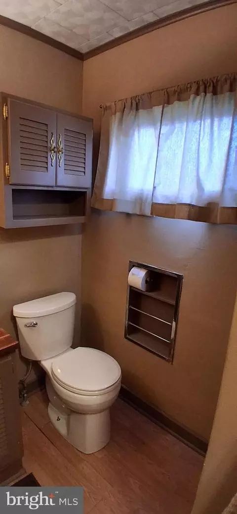 Bath - 215 N Spring St, Everett, PA 15537 photo 3 of 9