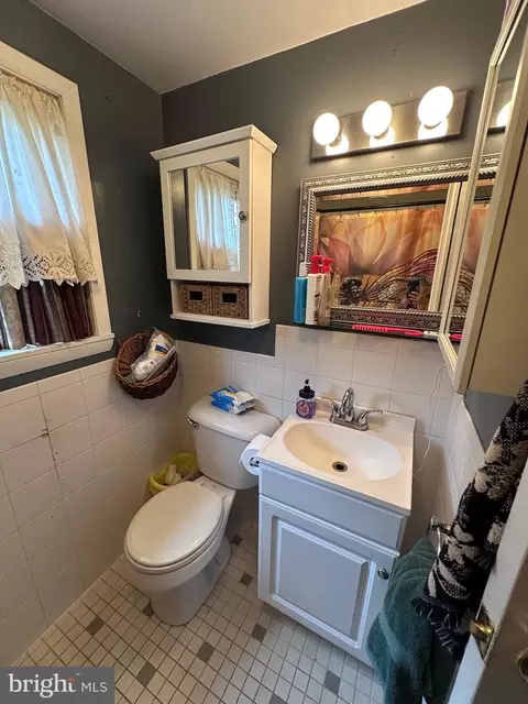 Bath - 11585 Clear Ridge Rd, Everett, PA 15537 photo 1 of 2