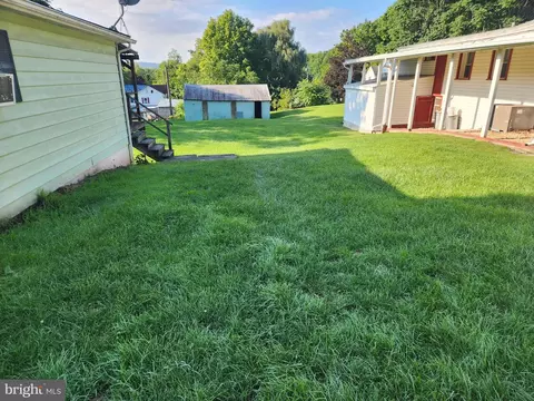 Exterior - 40 8th St W, Everett, PA 15537 photo 2 of 4