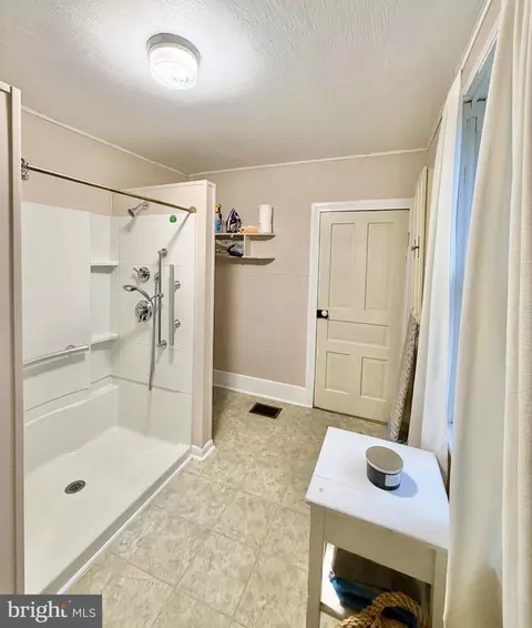 Bath - 199 Whistlestop Rd, Everett, PA 15537 photo 1 of 3