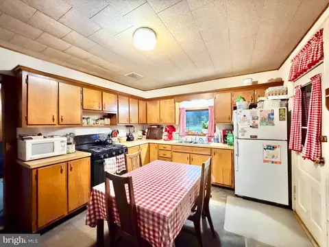 Kitchen - 199 Whistlestop Rd, Everett, PA 15537 photo 2 of 3