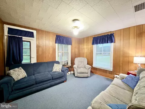 Living - 199 Whistlestop Rd, Everett, PA 15537 photo 1 of 2