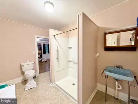 Bath - 199 Whistlestop Rd, Everett, PA 15537 photo 2 of 3