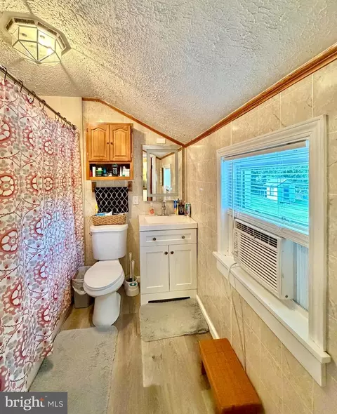 Bath - 588 Earlston Rd, Everett, PA 15537 photo 1 of 1