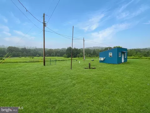 3272 Pelton Hill Rd, New Albany, PA 18833