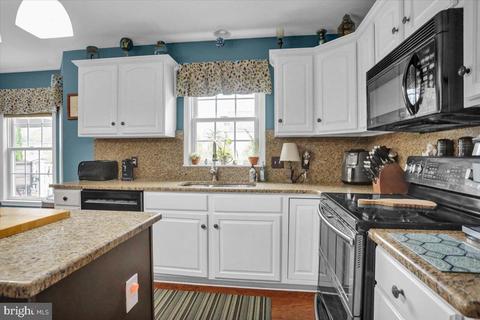 9 Shelly Dr, Sinking Spring, PA 19608 photo 8
