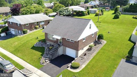 1239 Commonwealth Blvd, Reading, PA 19607 photo 2