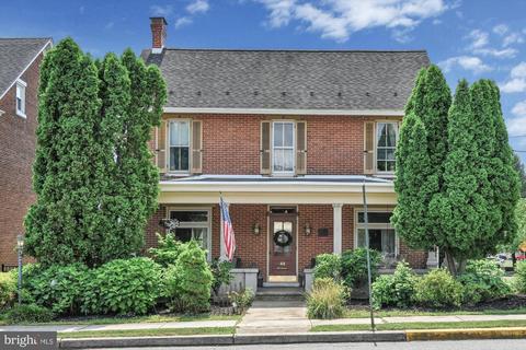 44 W Franklin St, Topton, PA 19562