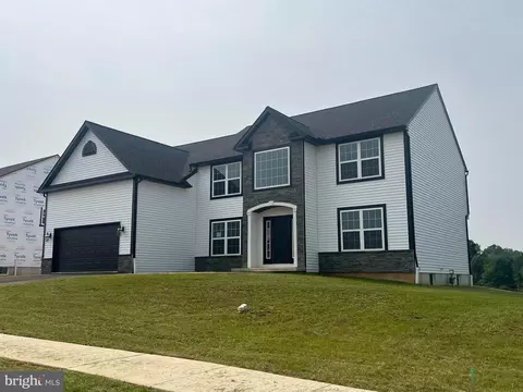 1024 River Crest Dr #13, Reading, PA 19605