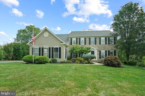 105 Bramblewood Ln, Douglassville, PA 19518