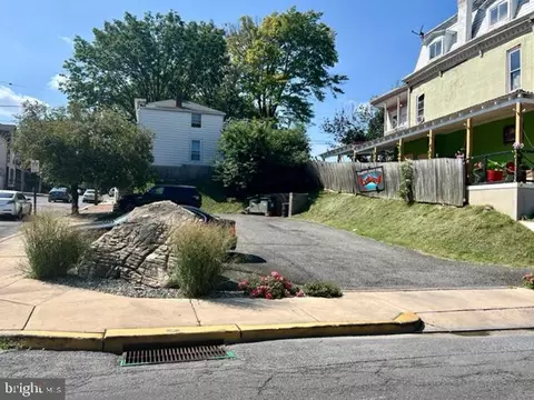 700 N 6th St, Reading, PA 19601