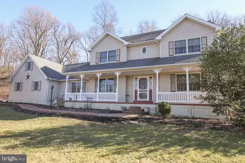 5 Lenswood Dr, Boyertown, PA 19512