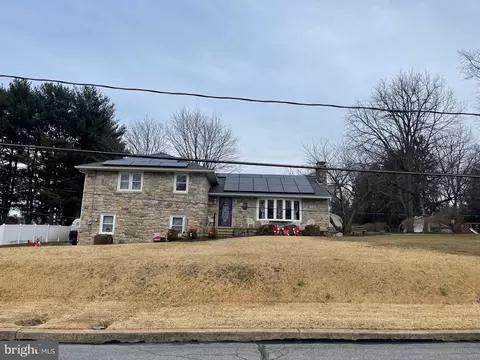 833 Elm St, Laureldale, PA 19605