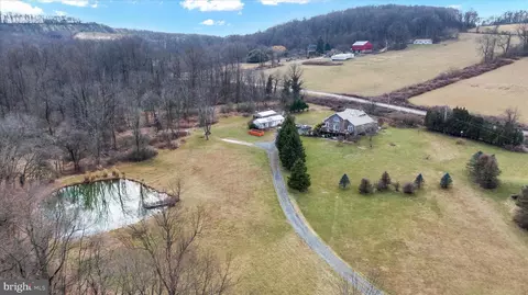 2020 Mount Laurel Rd, Fleetwood, PA 19522