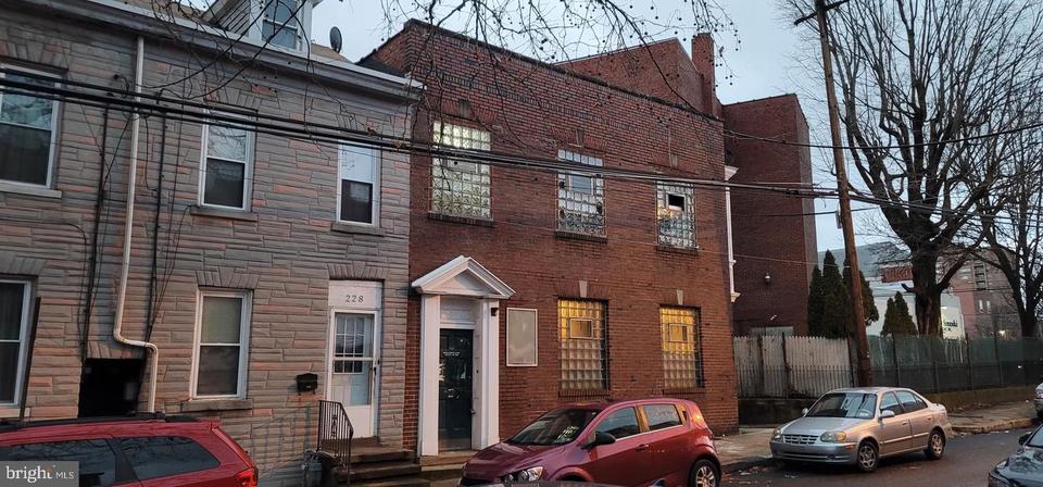  226 Orange St, Reading, PA 19602 photo 3