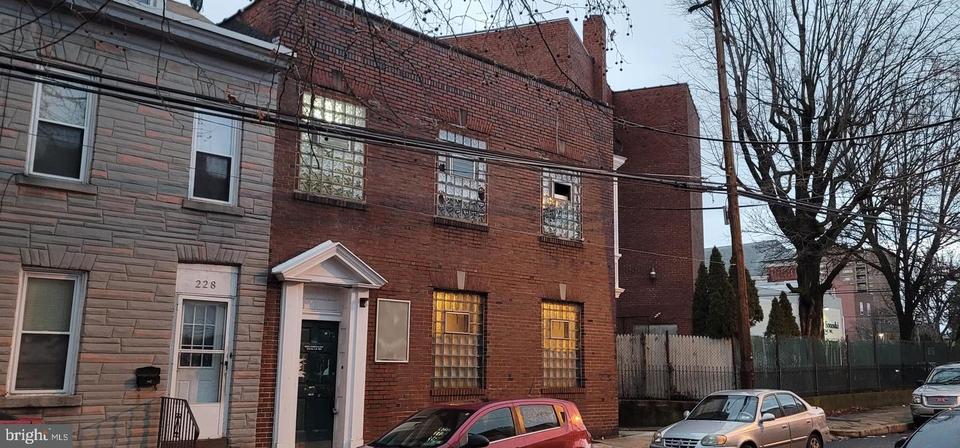  226 Orange St, Reading, PA 19602 photo 1