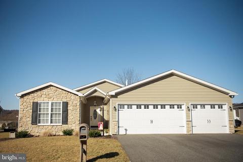 11 Finch Dr N, Bechtelsville, PA 19505