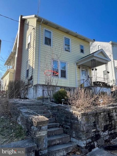 76 Chestnut St, Mohnton, PA 19540