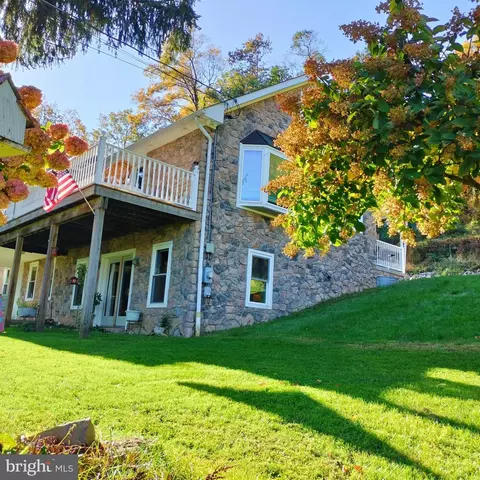 546 Kulps Rd, Barto, PA 19504