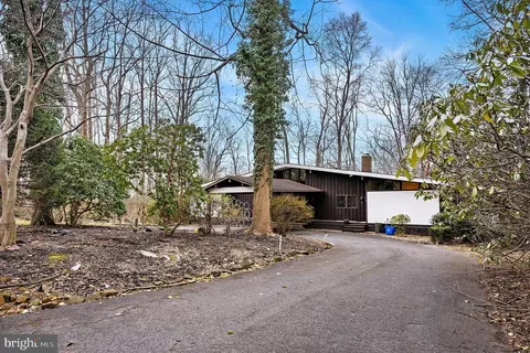 71 Devon Dr, Reading, PA 19606 photo 2
