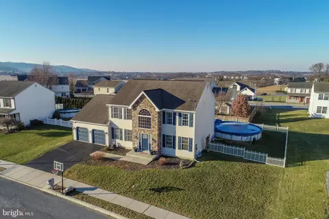 6 Shelly Dr, Reading, PA 19608
