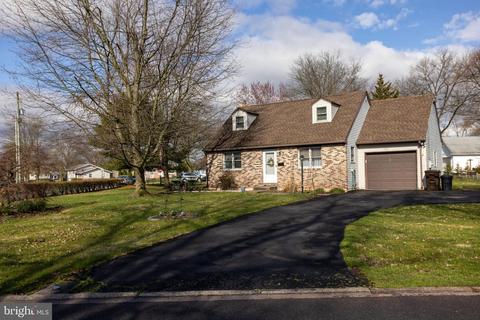 102 Merritt Ave, Douglassville, PA 19518