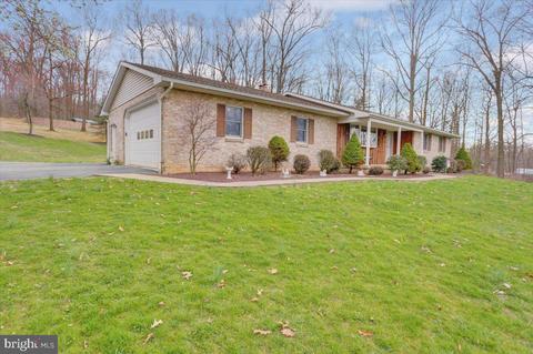 32 Weavers Rd, Fleetwood, PA 19522