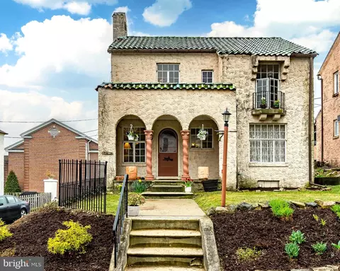 7 Earl Gables Ct, Reading, PA 19606
