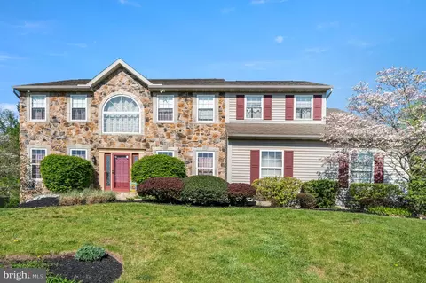 208 Ivy Ln, Douglassville, PA 19518