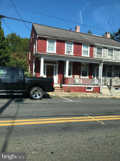 106 S 2nd St, Womelsdorf, PA 19567