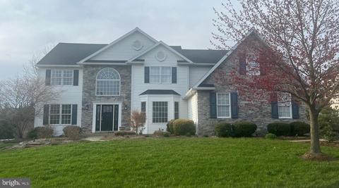 6 Carmina Dr, Sinking Spring, PA 19608