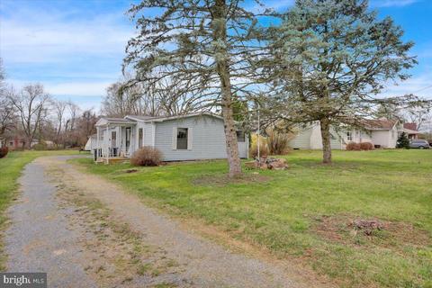 25 Pricetown Rd, Fleetwood, PA 19522