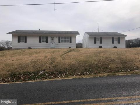 63 Oak Ln, Douglassville, PA 19518