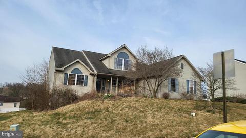 5018 Rising Sun Dr, Douglassville, PA 19518