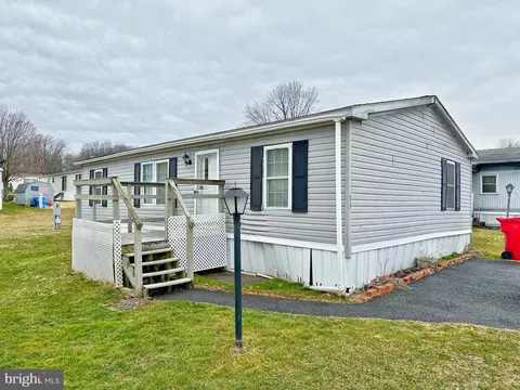 53 Willington Dr, Macungie, PA 18062