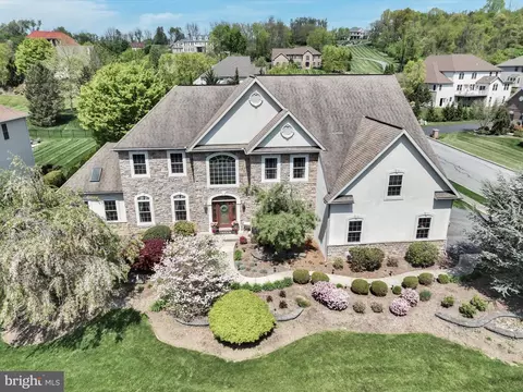 120 N Fairwood Ave, Sinking Spring, PA 19608