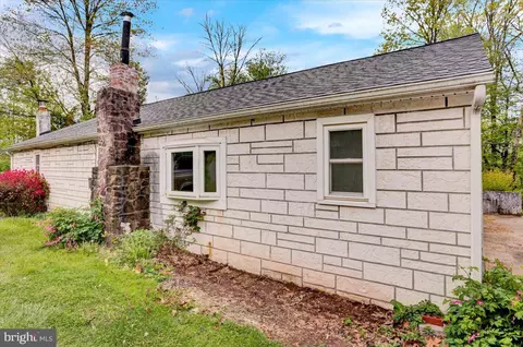 4469 N Twin Valley Rd, Morgantown, PA 19543