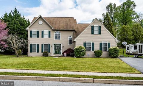 101 Oxford Cir, Douglassville, PA 19518