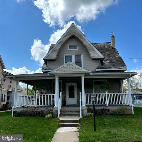 84 E Franklin St, Topton, PA 19562