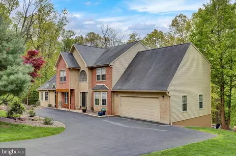 1094 Imperial Dr, Mohnton, PA 19540