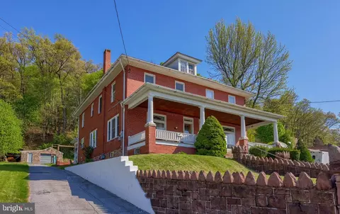 292 E Main St, Adamstown, PA 19501