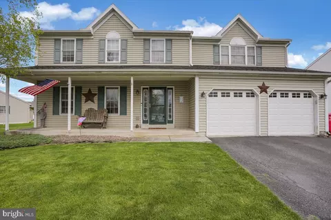 4 Eagles Ln, Sinking Spring, PA 19608