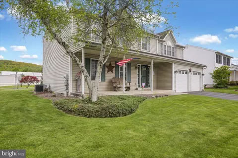 4 Eagles Ln, Sinking Spring, PA 19608 photo 4