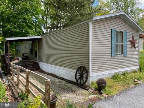 15 Acorn Ln, Boyertown, PA 19512