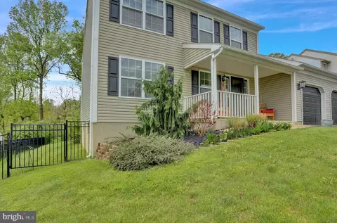 304 Longview Dr, Reading, PA 19608 photo 2