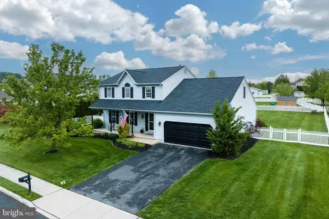 204 Cedar Run Dr, Douglassville, PA 19518