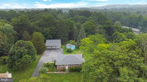 21 Wylks Dr, Douglassville, PA 19518